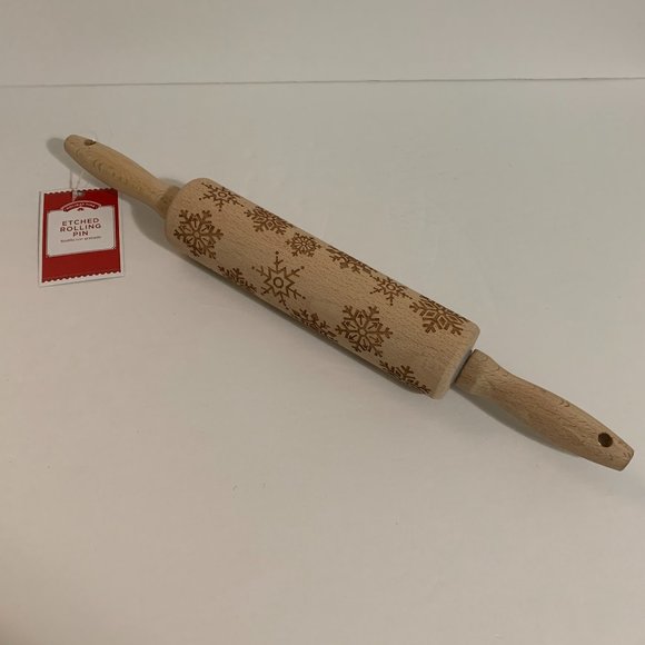 Etched Wooden Rolling Pin Snowflake Pattern Holiday Time Christmas Baking - Picture 1 of 3
